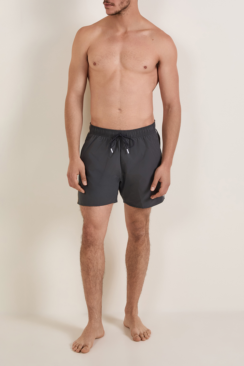 תמונת כל הלוק של מכנסי בגד ים